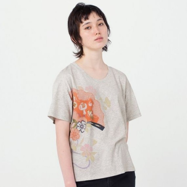 Áo thun nữ cổ tròn Uniqlo The Tale of Genji UT 