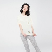 Áo thun nữ cổ tròn Uniqlo Peanuts UT Graphic 